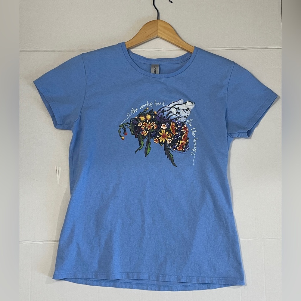 Gildan Blue Women's Tee with Floral Bee Graphic size M‎